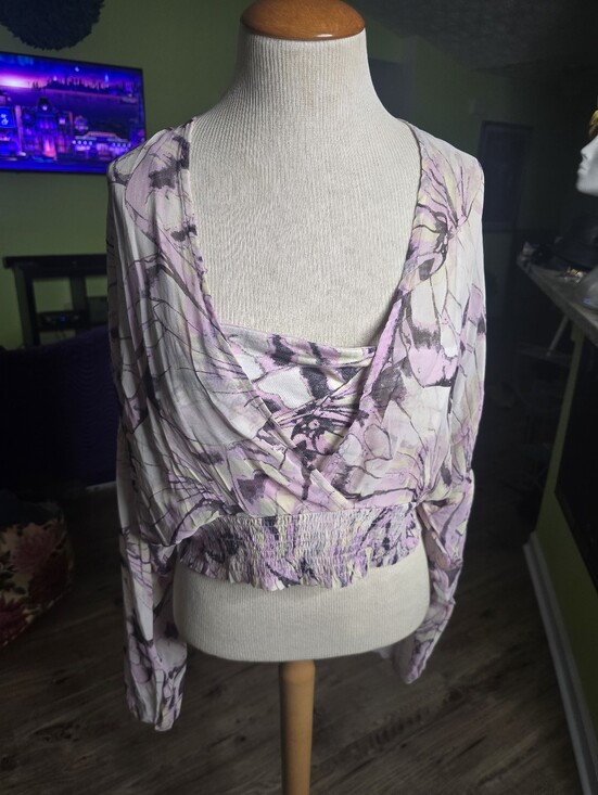 Anthropologie Tops - Anthropologie Lavender and White Floral Cropped Blouse
